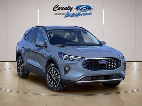 Used 2025 Ford Escape SE w/ PHEV Premium Package image 1