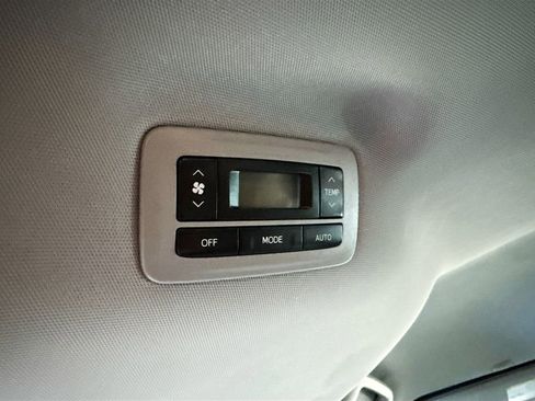 Used 2020 Toyota Sienna L image 35