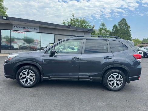 Used 2019 Subaru Forester Premium AWD/4WD image 3
