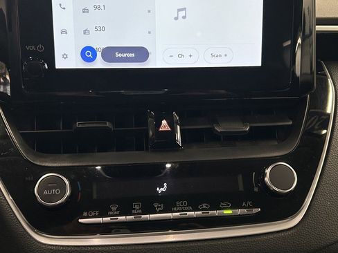 Used 2023 Toyota Corolla LE image 28