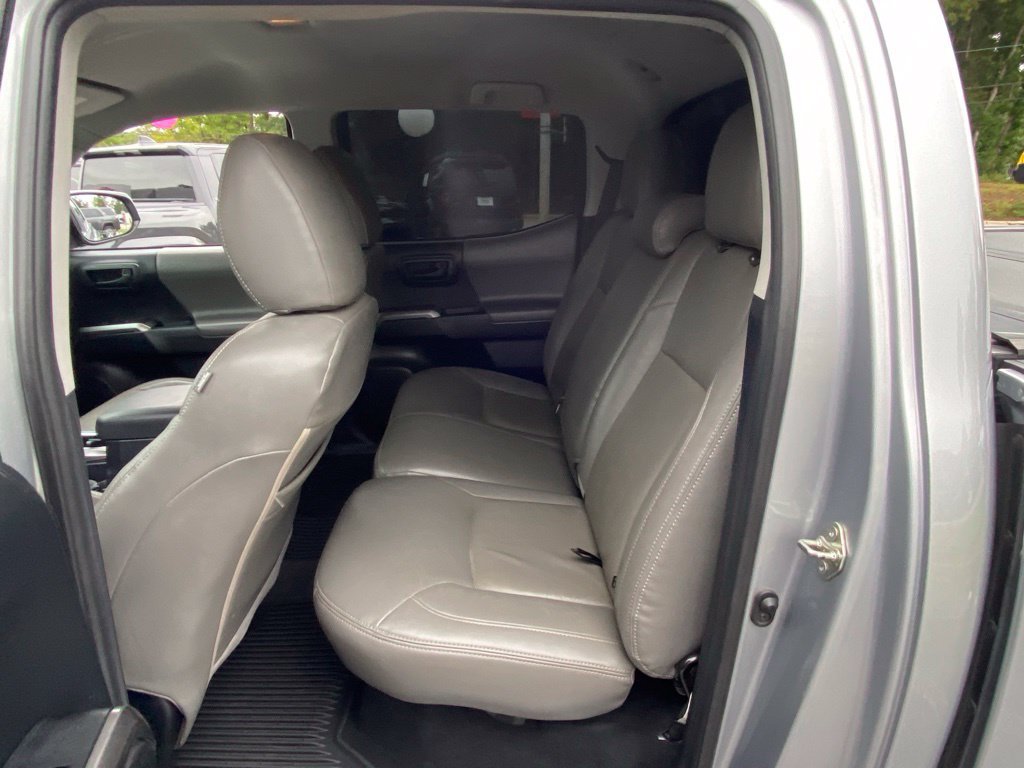 Used 2018 Toyota Tacoma SR5 AWD/4WD image 7