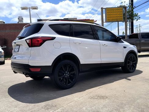 Used 2019 Ford Escape SE image 8