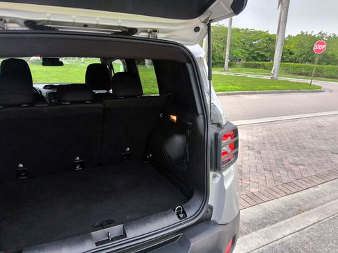Used 2017 Jeep Renegade Altitude FWD image 56
