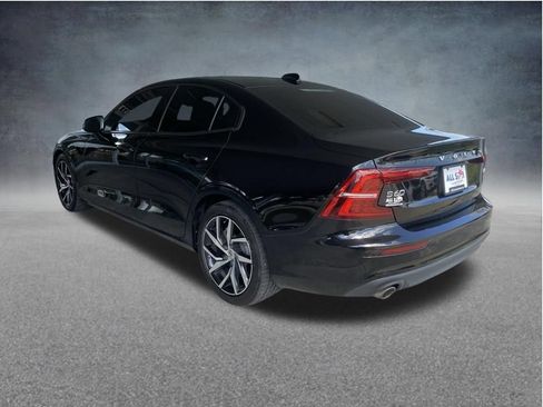 Used 2020 Volvo S60 T5 Momentum FWD image 8