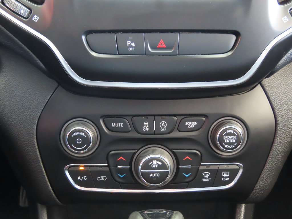 Used 2019 Jeep Cherokee Latitude Plus AWD/4WD image 47