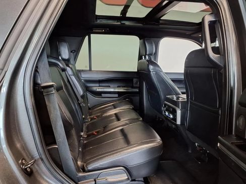 Used 2019 Ford Expedition XLT w/ Equipment Group 202A AWD/4WD image 10
