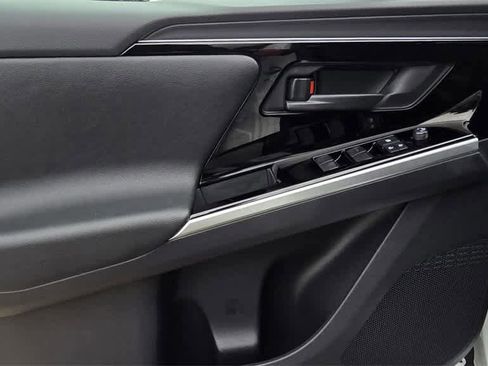 Used 2025 Toyota bZ4X FWD image 16