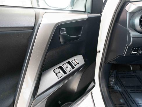 Used 2018 Toyota RAV4 LE w/ Carpet Mat Package image 8