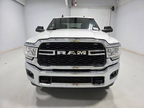 Used 2022 RAM 2500 Tradesman w/ Chrome Appearance Group AWD/4WD image 2