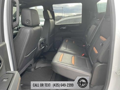 Used 2025 GMC Sierra 2500 AT4 image 9