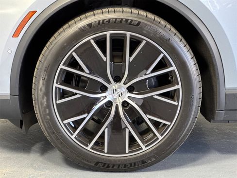 New 2025 Porsche Macan Electric image 32