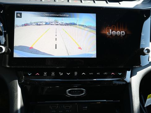 New 2026 Jeep Grand Cherokee Laredo image 13