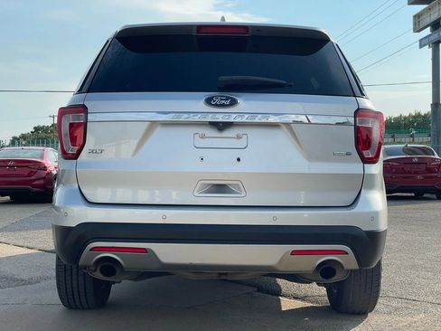 Used 2016 Ford Explorer XLT w/ Equipment Group 202A image 4