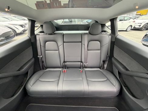 Used 2024 Tesla Model Y Long Range AWD/4WD image 34