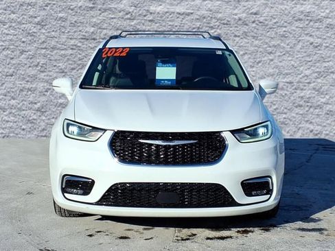 Used 2022 Chrysler Pacifica Touring-L image 2