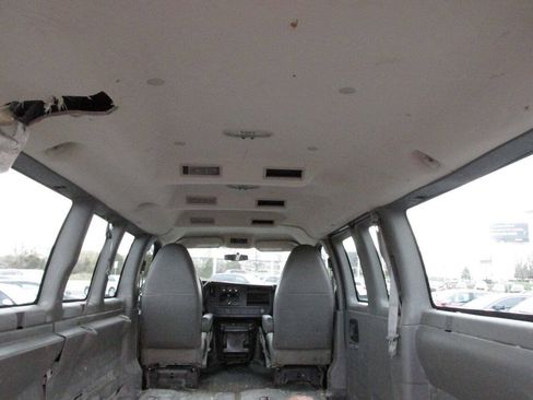Used 2014 Chevrolet Express 2500 Extended RWD image 30