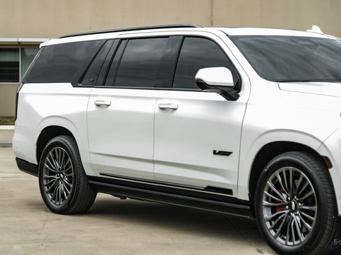 Used 2024 Cadillac Escalade ESV V AWD/4WD image 25