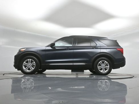 Certified 2023 Ford Explorer XLT RWD image 8