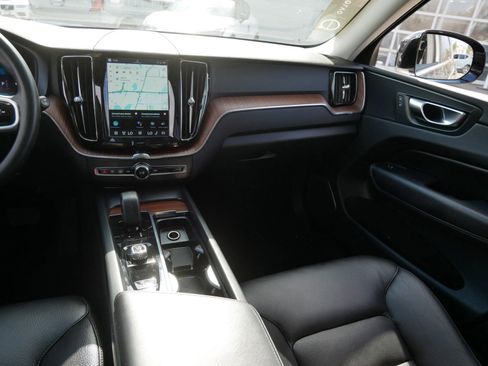 Certified 2023 Volvo XC60 B5 Plus w/ Climate Package AWD/4WD image 14