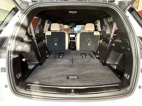 Certified 2023 Jeep Grand Cherokee L Limited w/ Luxury Tech Group II image 12