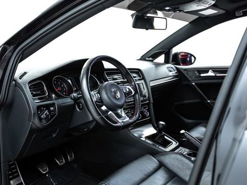Used 2017 Volkswagen GTI SE image 14