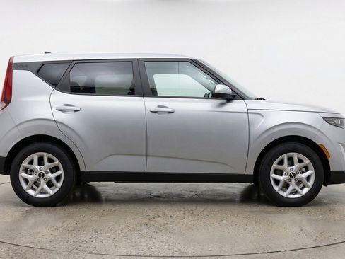 Used 2025 Kia Soul LX w/ LX Technology Package FWD image 11