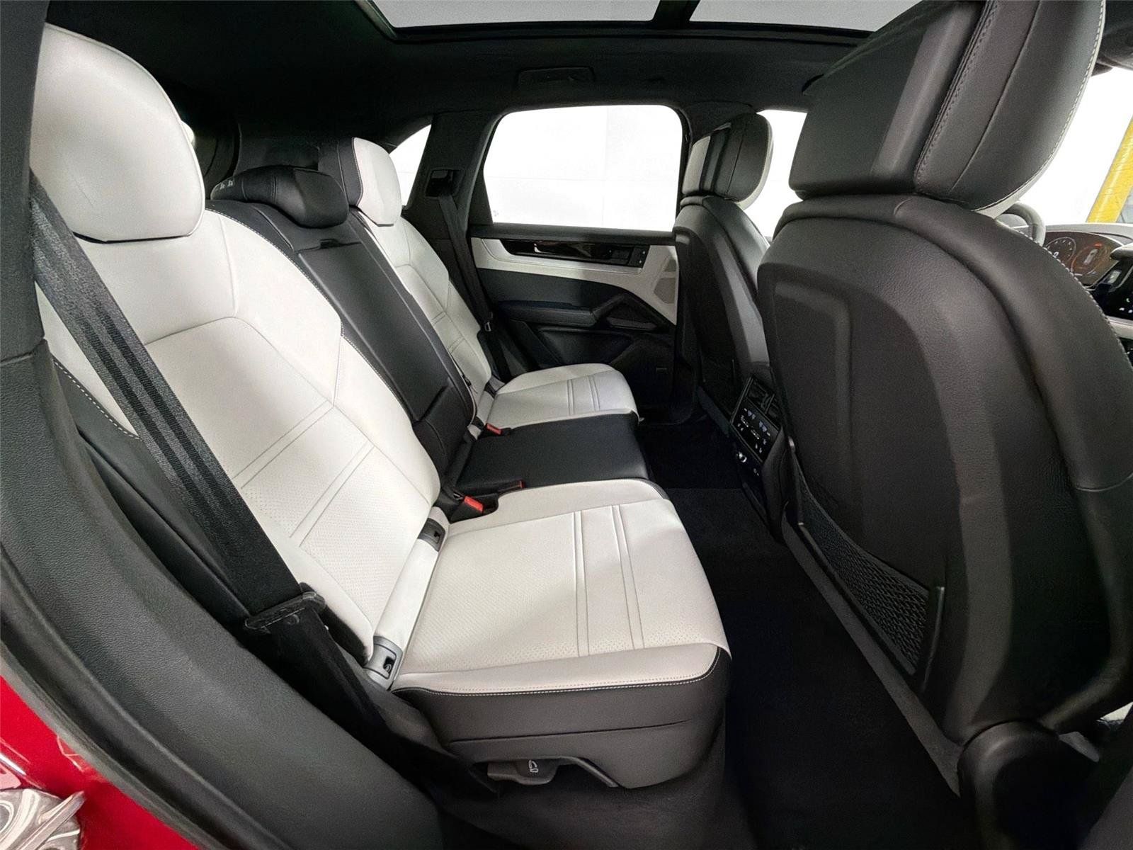 Certified 2026 Porsche Cayenne AWD/4WD image 26