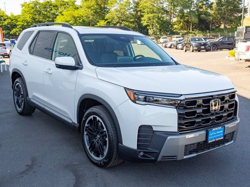 New 2026 Honda Pilot Touring image 4