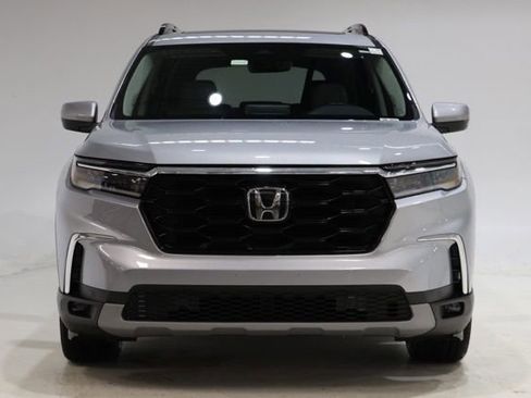 Used 2023 Honda Pilot Touring image 2