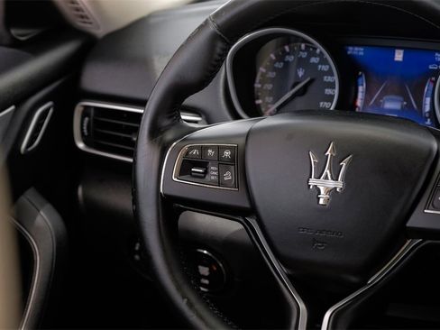 Used 2019 Maserati Levante Base image 16