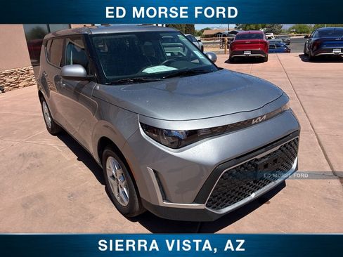 Used 2025 Kia Soul LX FWD image 10