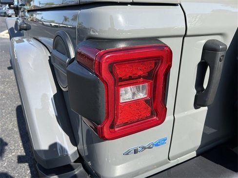 Used 2023 Jeep Wrangler Unlimited Rubicon 4xe image 15