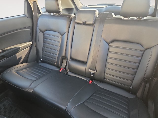 Used 2020 Ford Edge SEL w/ Convenience Package FWD image 13