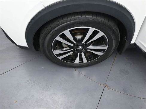 Used 2018 Nissan Kicks SV image 30
