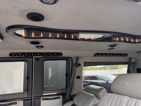 Used 2004 Chevrolet Express 1500 w/ LS Preferred Equipment Group image 19