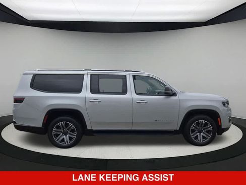 Used 2024 Jeep Wagoneer L Series II RWD image 7