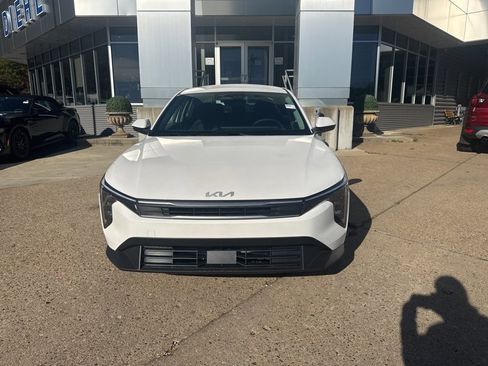 New 2025 Kia K4 LXS image 2