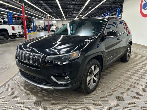 Used 2019 Jeep Cherokee Limited AWD/4WD image 3
