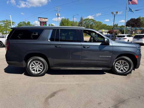 Used 2021 Chevrolet Suburban LT w/ Luxury Package AWD/4WD image 8
