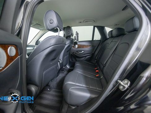 Used 2019 Mercedes-Benz GLC 300 4MATIC image 28