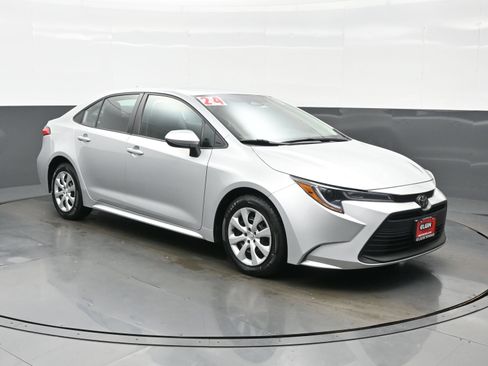 Used 2024 Toyota Corolla LE FWD image 8