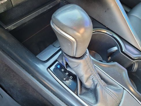 Used 2018 Toyota Camry SE image 15