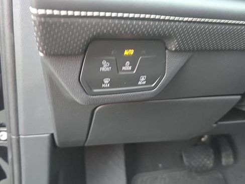 Certified 2025 Volkswagen Atlas SE image 17