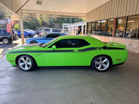 Used 2015 Dodge Challenger R/T Plus RWD image 1