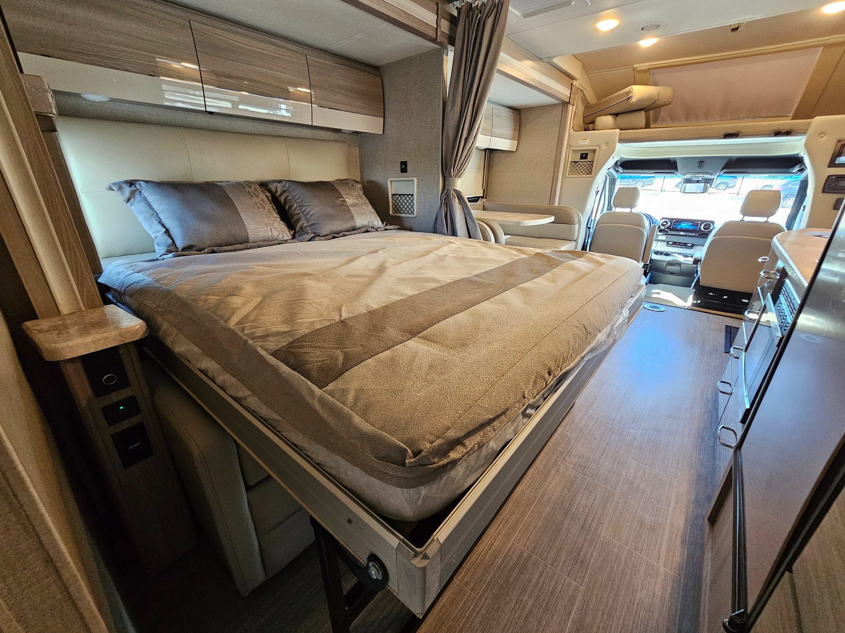 Used 2022 Mercedes-Benz Sprinter 3500 w/ Acoustic Package image 59