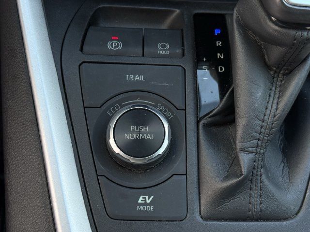 Used 2022 Toyota RAV4 XLE Premium AWD/4WD image 22