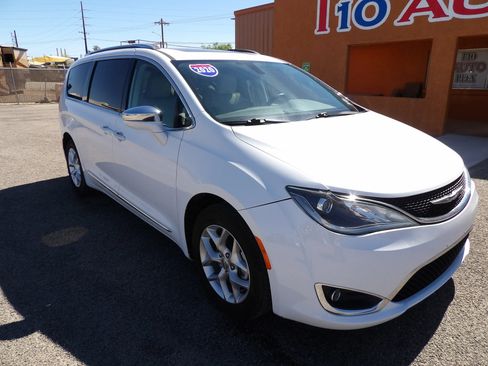 Used 2020 Chrysler Pacifica Limited FWD image 2