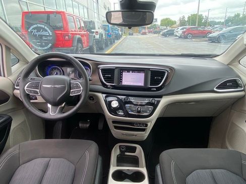 Used 2023 Chrysler Voyager LX FWD image 17