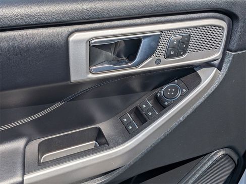 Used 2022 Ford Explorer Limited w/ Equipment Group 301A image 12