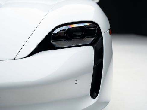 Used 2021 Porsche Taycan Turbo w/ Premium Package image 9